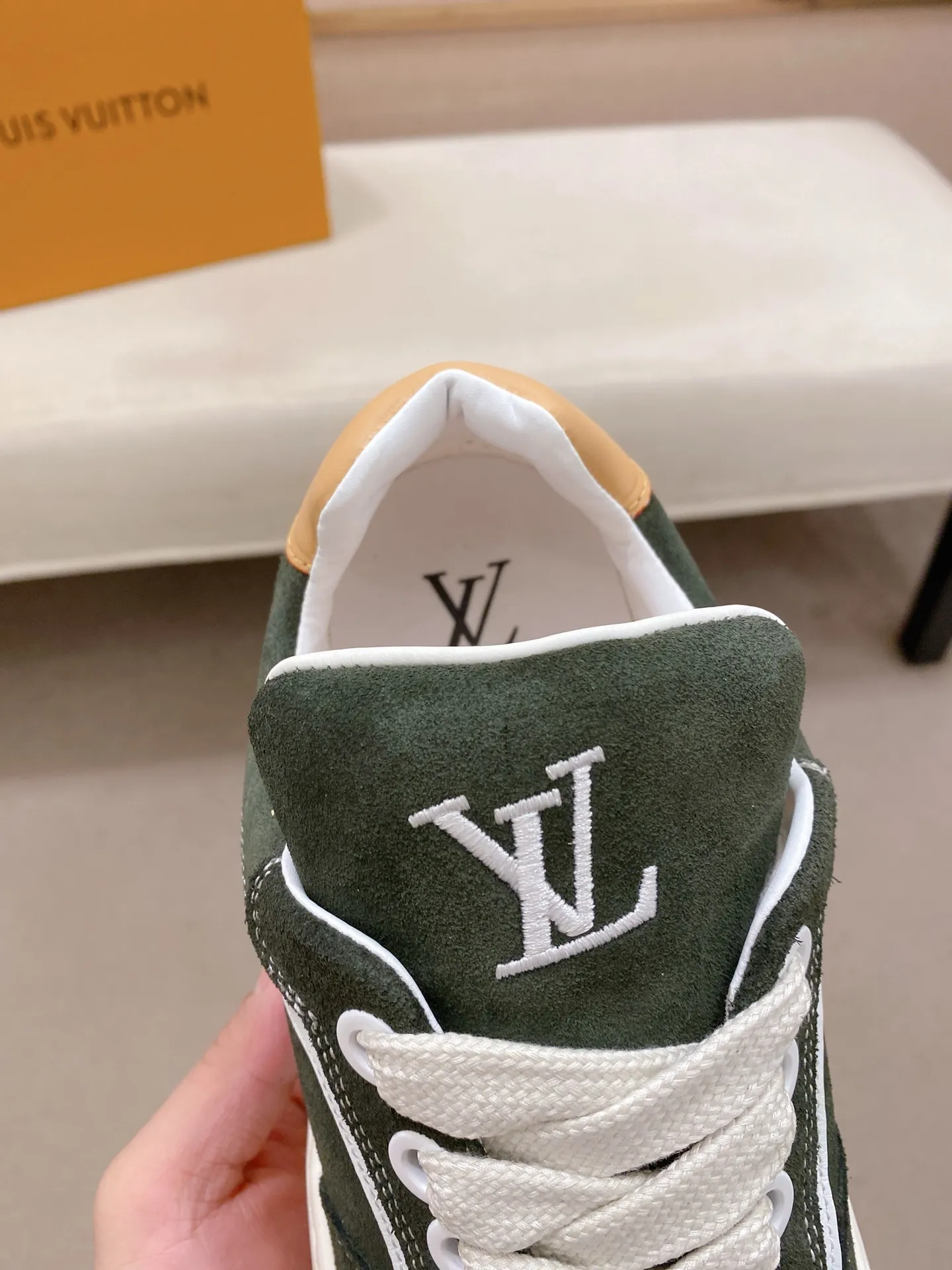 Factory price: 480💰 LV 🫏The colorful interpretation of BUTTERSOFT sneakers combines sheepskin, The colorful interpretation of LV BUTTERSOFT sneakers combines sheepskin and calfskin for a super soft feel. Designed by Pharrell Williams, this '60s-inspired shoe features a padded upper that's been crafted by Louis Vuitton craftsmen to further enhance the comfort of the leather. In addition to the LV initials, it features multiple signatures, including natural leather trim and an embossed pattern of Pharrell Williams and lobster on the side, referencing the Fall/Winter 2025 men’s show. A must-have artifact for fashionistas✅ Code number 38-44